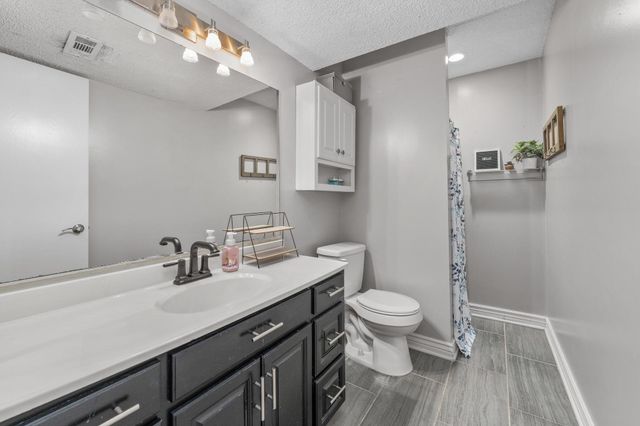 1909 S Shiloh, Wichita, KS 67207