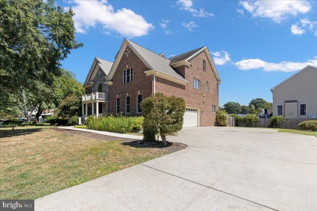 8813 OAK LEAF DR, Alexandria, VA 22309