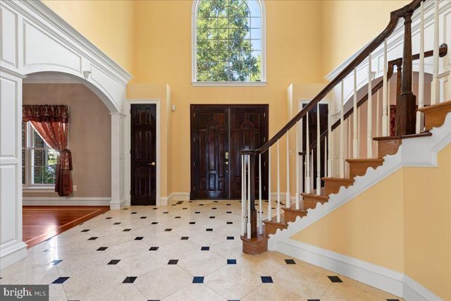 8813 OAK LEAF DR, Alexandria, VA 22309