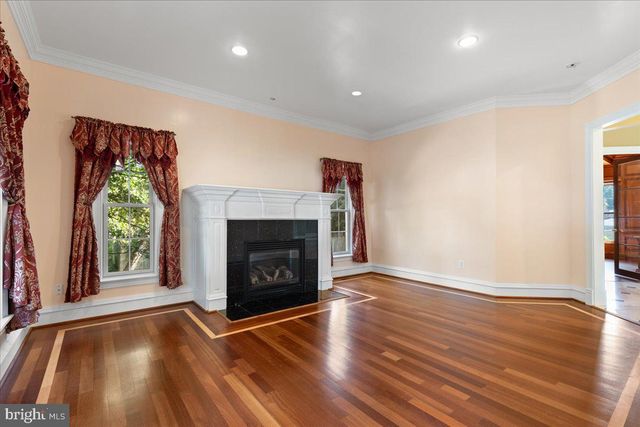 8813 OAK LEAF DR, Alexandria, VA 22309