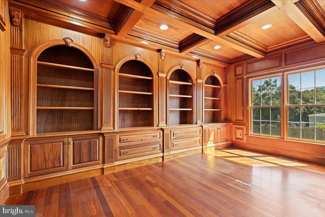 8813 OAK LEAF DR, Alexandria, VA 22309