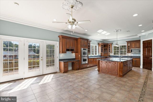 8813 OAK LEAF DR, Alexandria, VA 22309