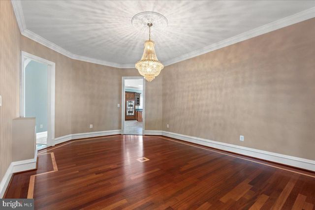 8813 OAK LEAF DR, Alexandria, VA 22309