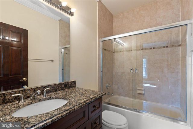 8813 OAK LEAF DR, Alexandria, VA 22309