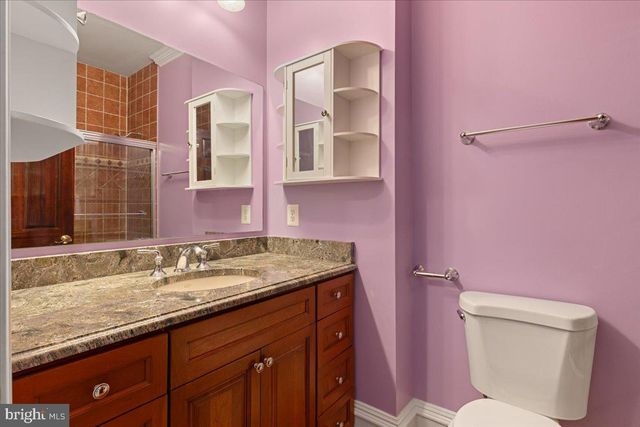 8813 OAK LEAF DR, Alexandria, VA 22309