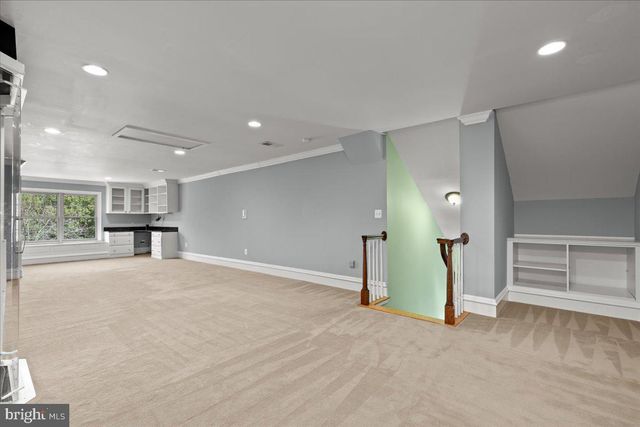 8813 OAK LEAF DR, Alexandria, VA 22309