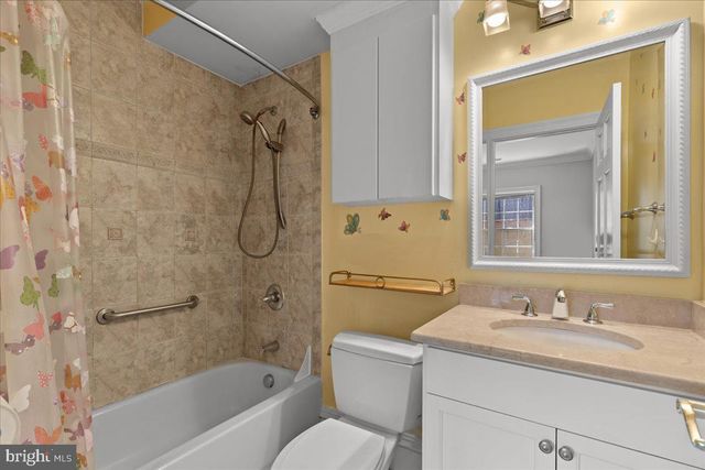 8813 OAK LEAF DR, Alexandria, VA 22309