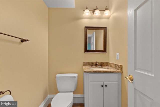 8813 OAK LEAF DR, Alexandria, VA 22309