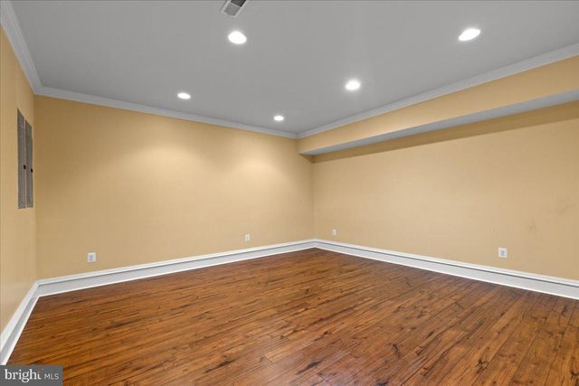 8813 OAK LEAF DR, Alexandria, VA 22309