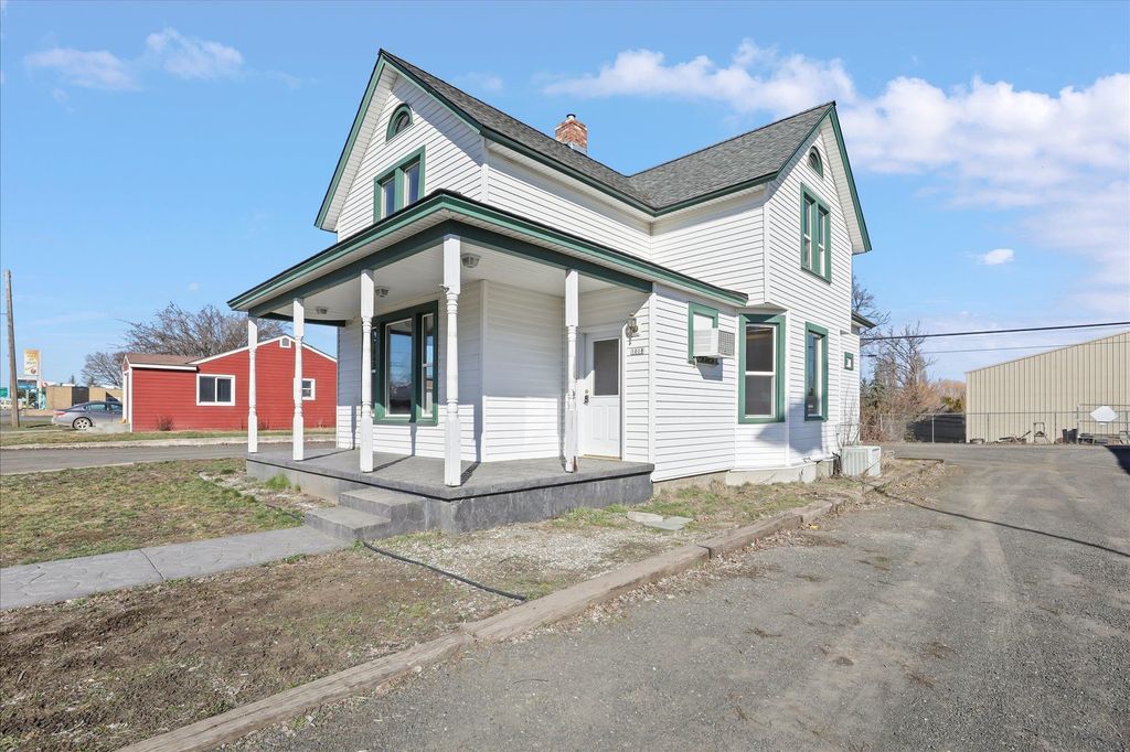 1018 Morgan St, Davenport, WA 99122 photo 2