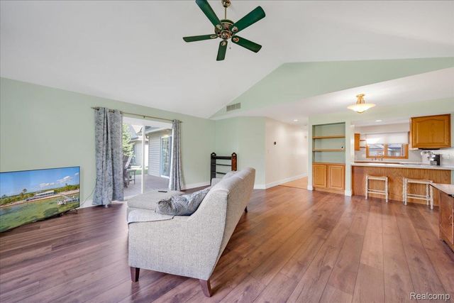 3018 Rivers Edge Drive N, Wayne, MI 48184