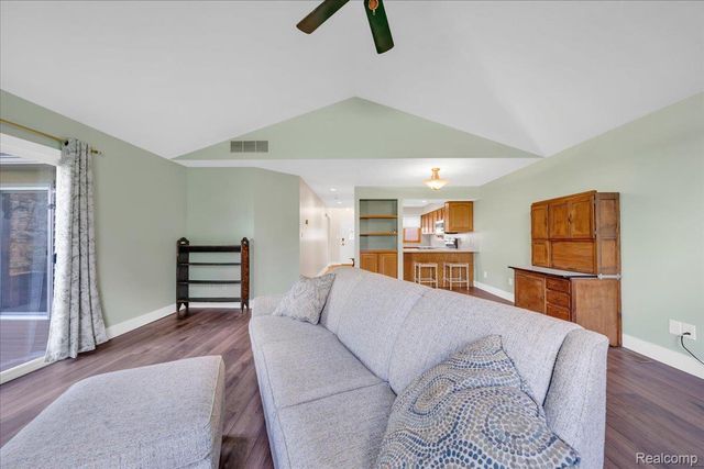 3018 Rivers Edge Drive N, Wayne, MI 48184