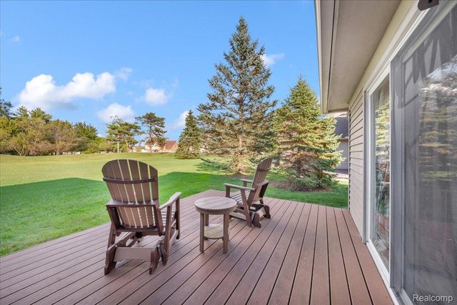 3018 Rivers Edge Drive N, Wayne, MI 48184