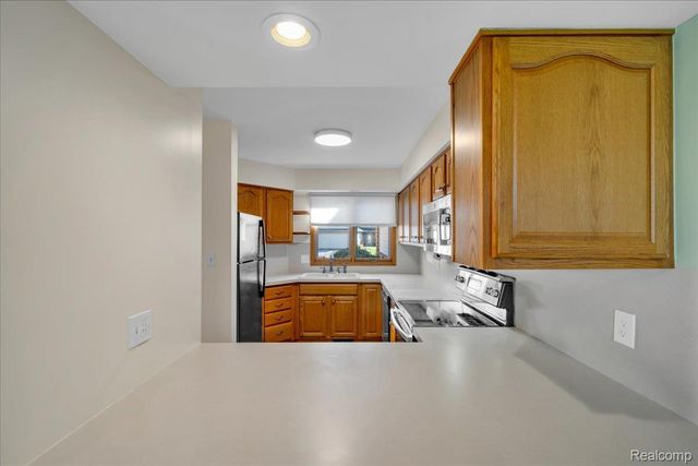 3018 Rivers Edge Drive N, Wayne, MI 48184