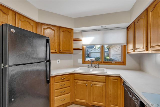 3018 Rivers Edge Drive N, Wayne, MI 48184