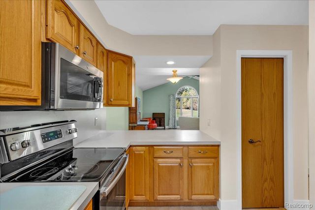 3018 Rivers Edge Drive N, Wayne, MI 48184