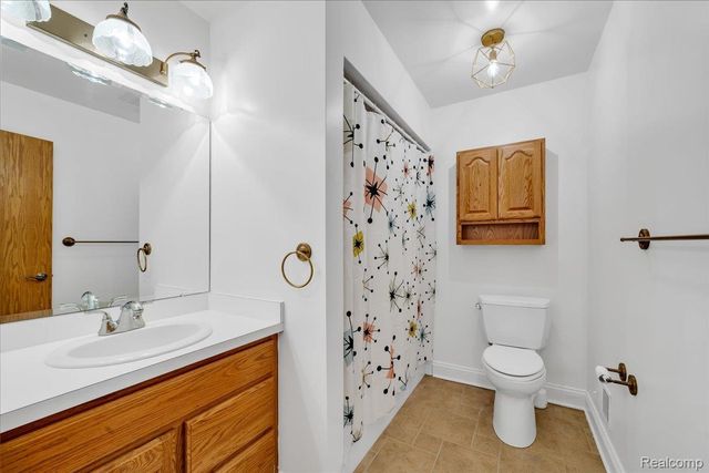 3018 Rivers Edge Drive N, Wayne, MI 48184