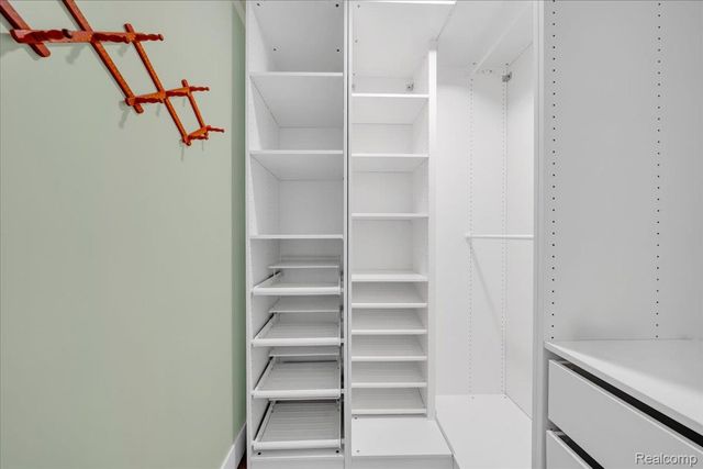 3018 Rivers Edge Drive N, Wayne, MI 48184