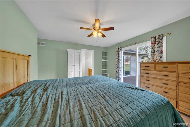 3018 Rivers Edge Drive N, Wayne, MI 48184