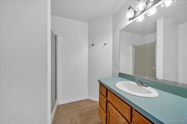 3018 Rivers Edge Drive N, Wayne, MI 48184