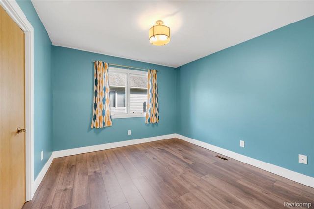 3018 Rivers Edge Drive N, Wayne, MI 48184