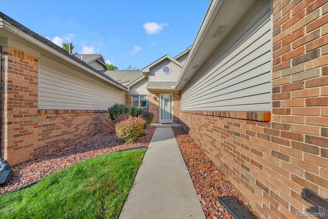 3018 Rivers Edge Drive N, Wayne, MI 48184