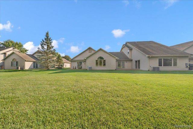 3018 Rivers Edge Drive N, Wayne, MI 48184