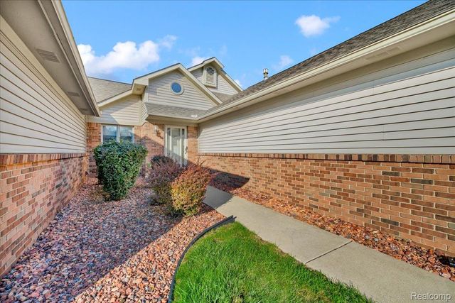 3018 Rivers Edge Drive N, Wayne, MI 48184