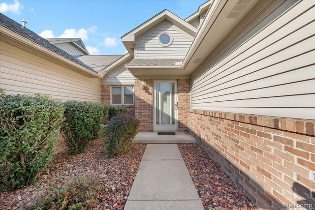 3018 Rivers Edge Drive N, Wayne, MI 48184