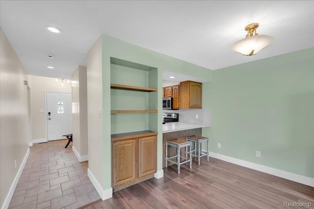 3018 Rivers Edge Drive N, Wayne, MI 48184