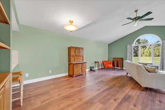 3018 Rivers Edge Drive N, Wayne, MI 48184