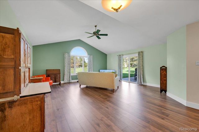 3018 Rivers Edge Drive N, Wayne, MI 48184