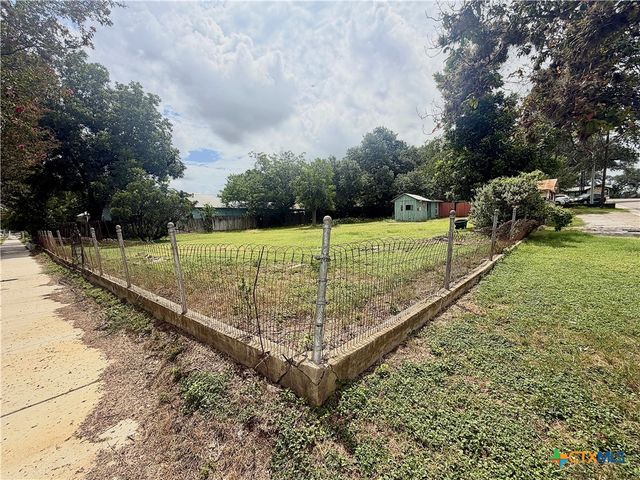 612 E Common Street, New Braunfels, TX 78130