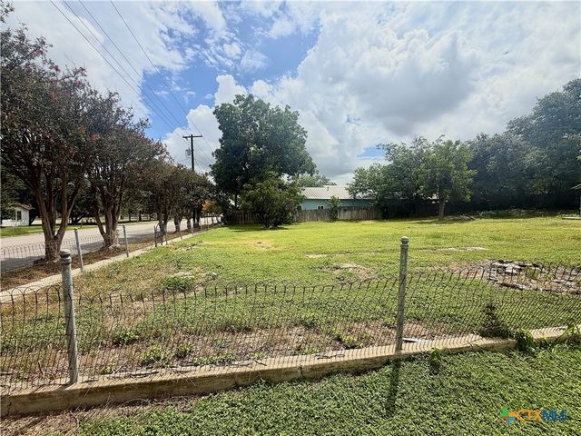 612 E Common Street, New Braunfels, TX 78130
