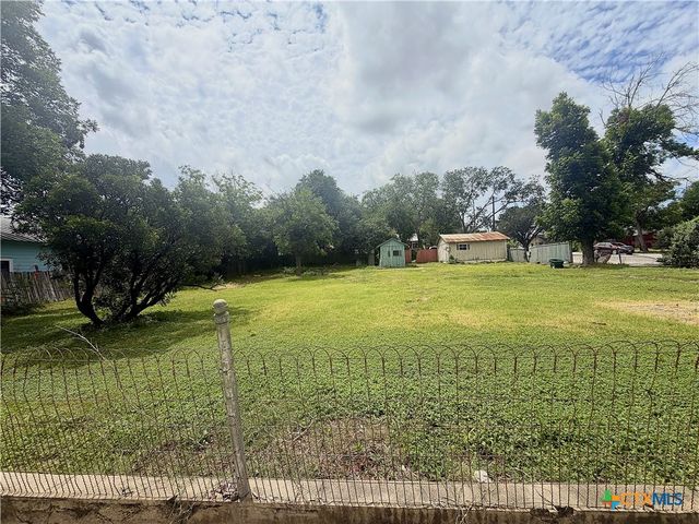 612 E Common Street, New Braunfels, TX 78130