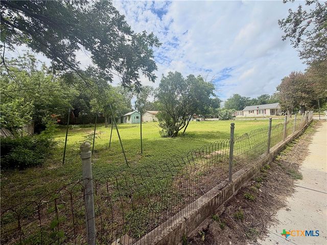 612 E Common Street, New Braunfels, TX 78130