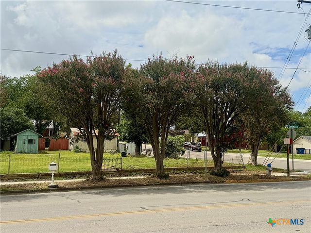 612 E Common Street, New Braunfels, TX 78130