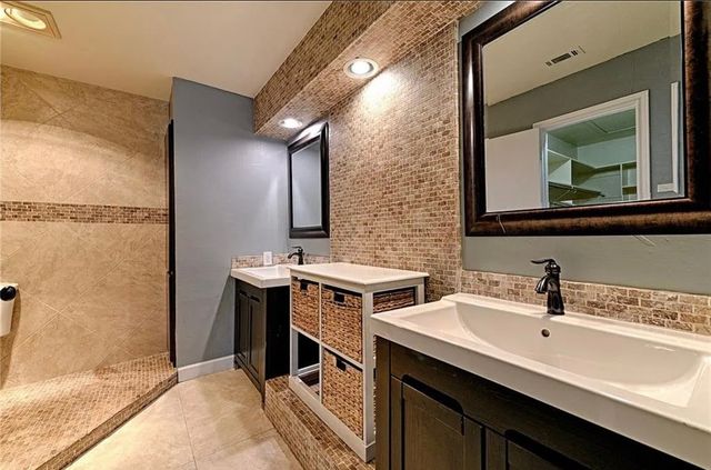 2601 Country Place, Carrollton, TX 75006