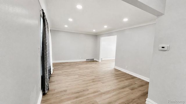 4728 Stilwell Drive, Warren, MI 48092