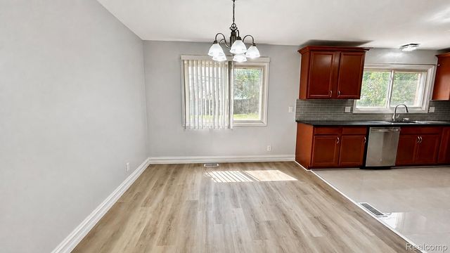 4728 Stilwell Drive, Warren, MI 48092