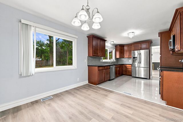 4728 Stilwell Drive, Warren, MI 48092