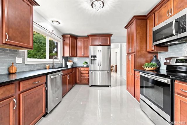 4728 Stilwell Drive, Warren, MI 48092