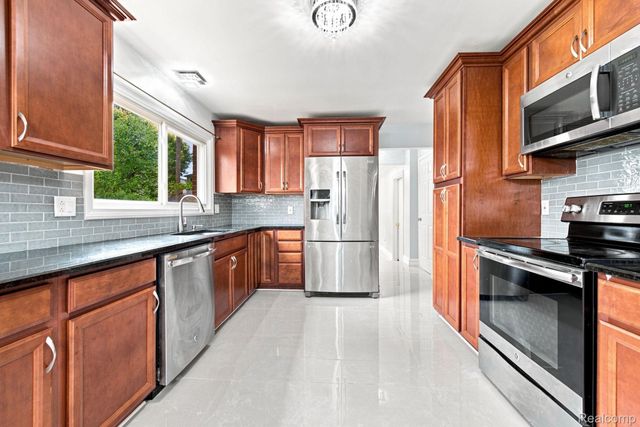 4728 Stilwell Drive, Warren, MI 48092