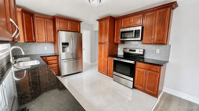 4728 Stilwell Drive, Warren, MI 48092