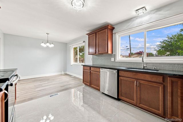 4728 Stilwell Drive, Warren, MI 48092
