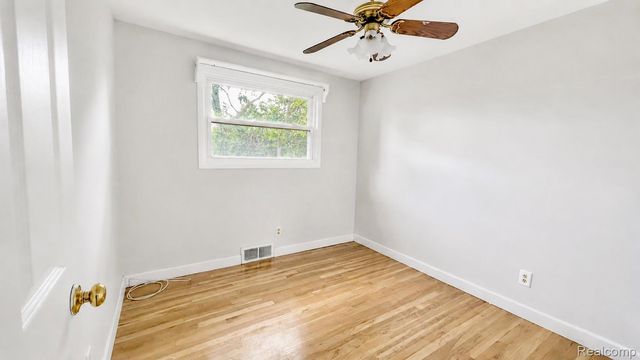 4728 Stilwell Drive, Warren, MI 48092