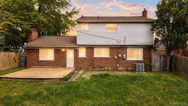 4728 Stilwell Drive, Warren, MI 48092