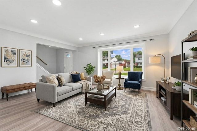4728 Stilwell Drive, Warren, MI 48092