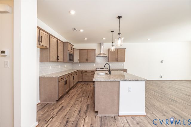 18365 Palisades Ct, Moseley, VA 23120