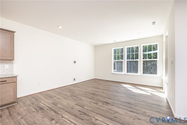 18365 Palisades Ct, Moseley, VA 23120